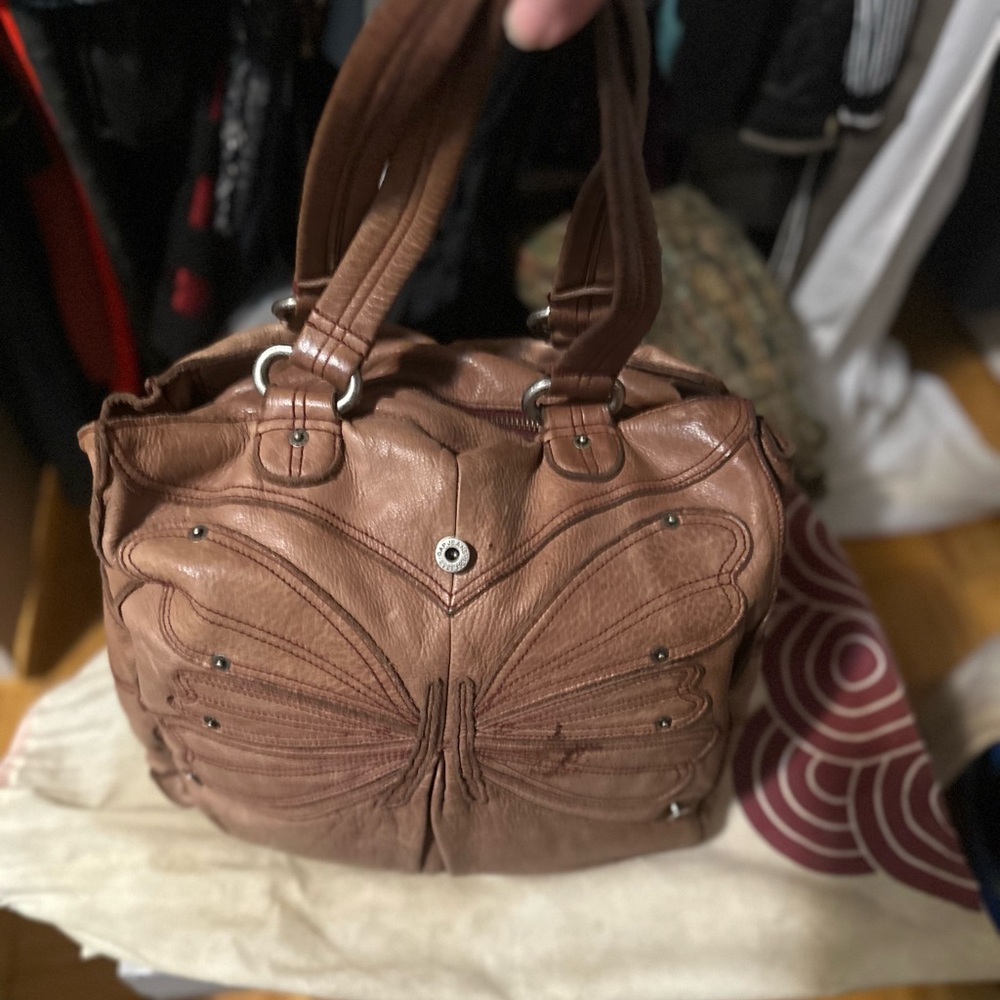 Warm Brown Leather Tote with Vintage Appeal - Picture 2 of 11